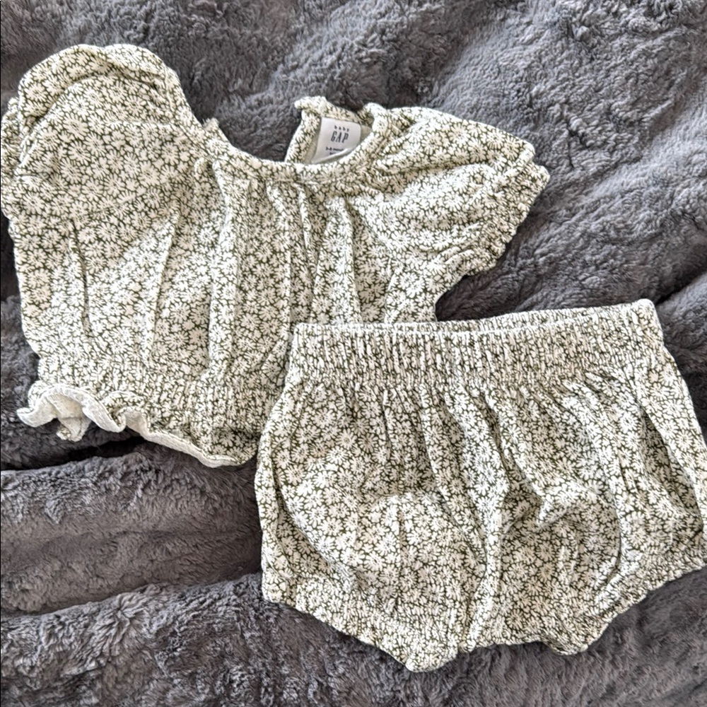 Baby Gap Floral Top and Bloomers Set